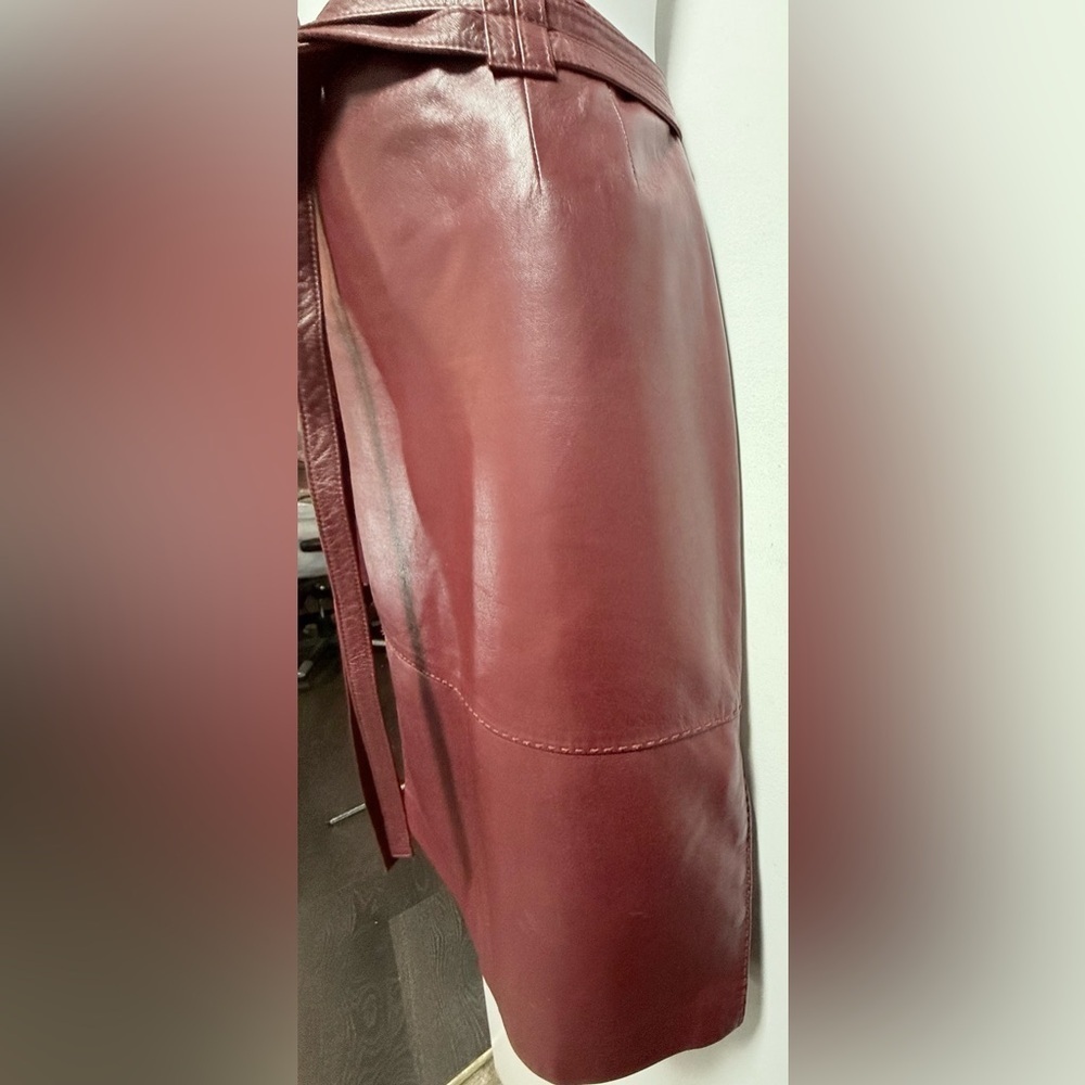 Oscar de la Renta Burgundy Leather Pencil Skirt - Picture 3 of 9